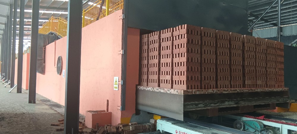 亞新再譜新篇：4.8 米 “一烘一燒” 隧道窯今日成功投產(chǎn)，以細(xì)節(jié)鑄就高效能